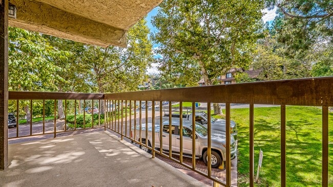 Building Photo - Beautiful Mountain Condo. 3 Bed-2Bath