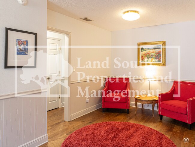 Building Photo - 327 Easton Dr