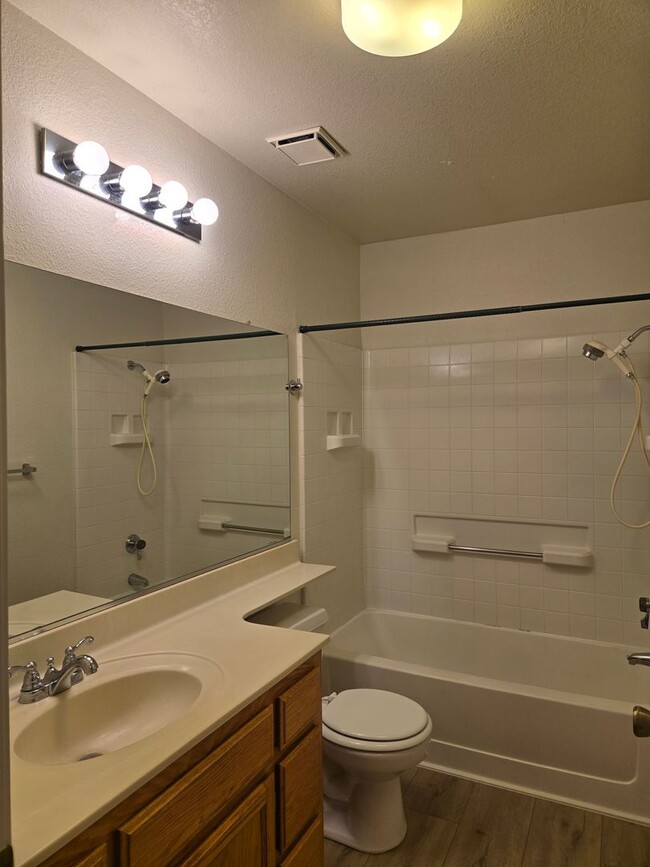 Building Photo - 369 Leffler Pl