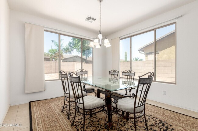Building Photo - 252 W Blue Lagoon Dr