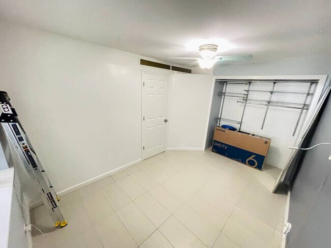 Building Photo - 1914B Radcliff Ave