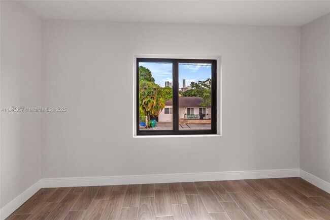 Building Photo - 1136 SW 12th Ct