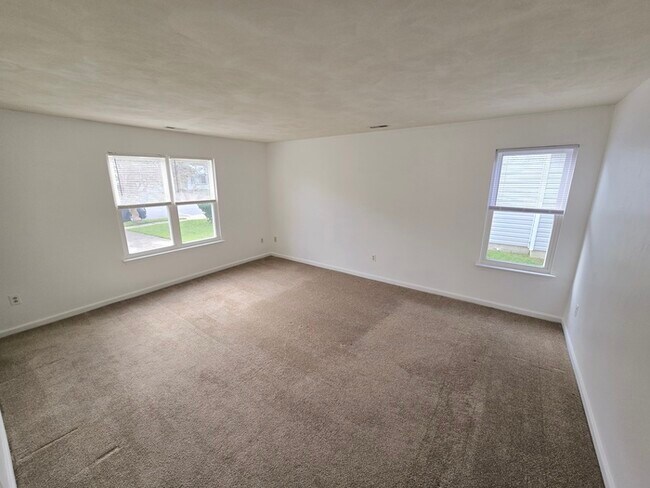 Building Photo - BEAUTIFUL 3-BED, 2-BATH HOME ON THE LAKE I...