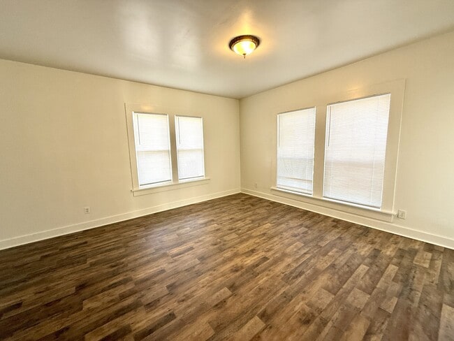 Building Photo - 518 3rd Ave NW