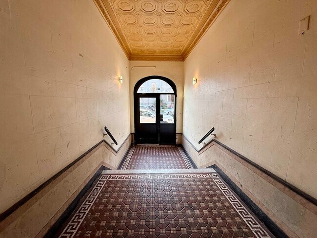 Building Photo - 546 Bergen Ave