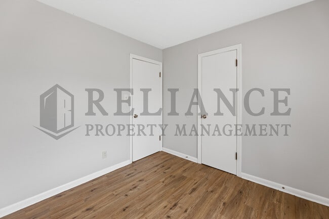 Building Photo - 216 N Tyler Rd