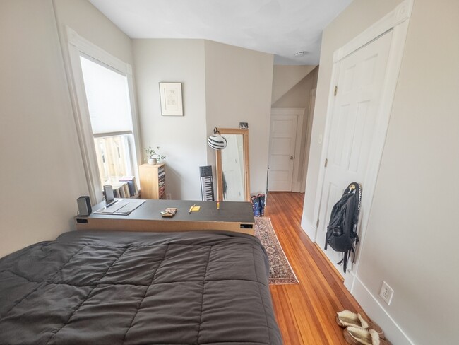 Building Photo - 55 Hall Ave