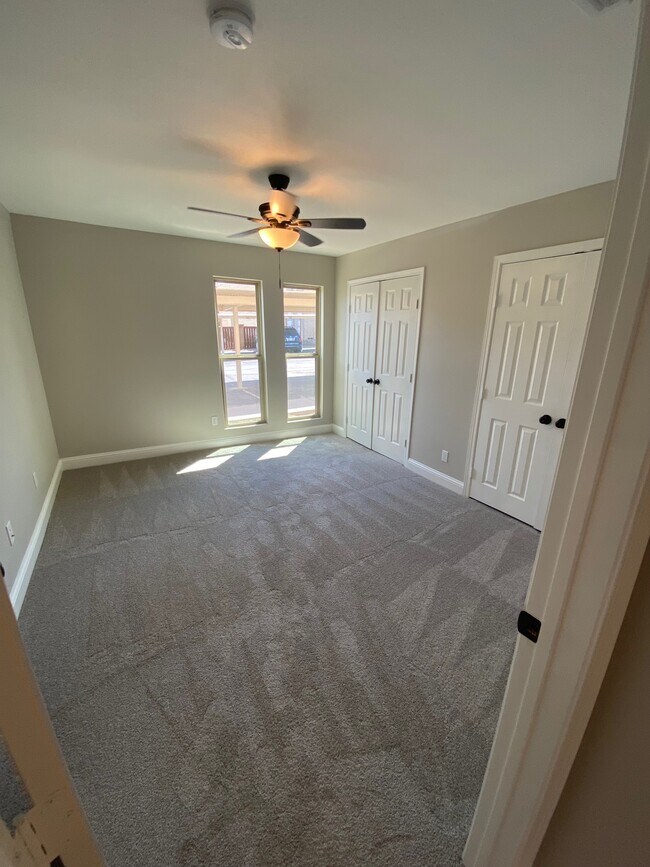 Building Photo - 5826 Sandhurst Ln
