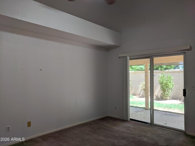 Building Photo - 1321 N Jamaica Way