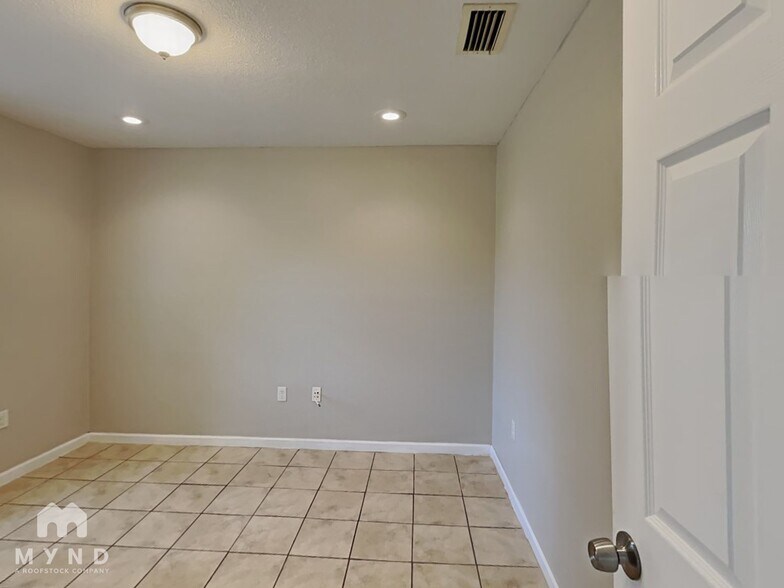 Building Photo - 13065 Pirate Ln