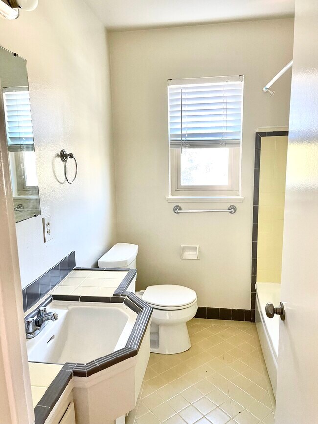 Bathroom - 2938 Brookdale Ave