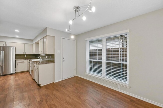 Building Photo - 5126 Collinwood Ave