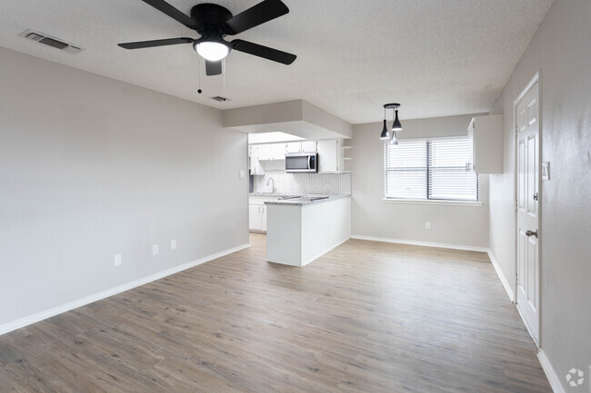 2BR, 2BA - 1,000 SF - Liveoak Eighth