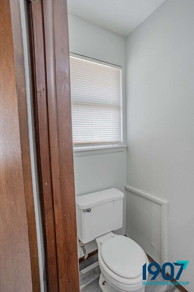 Building Photo - 608 N Janeway Ave