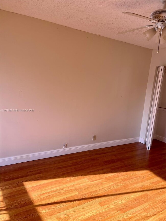 Building Photo - 6695 Racquet Club Dr