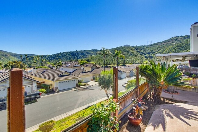 Building Photo - Beautifully Maintained 2 Bed / 2 Bath Home in Gated West Village Community