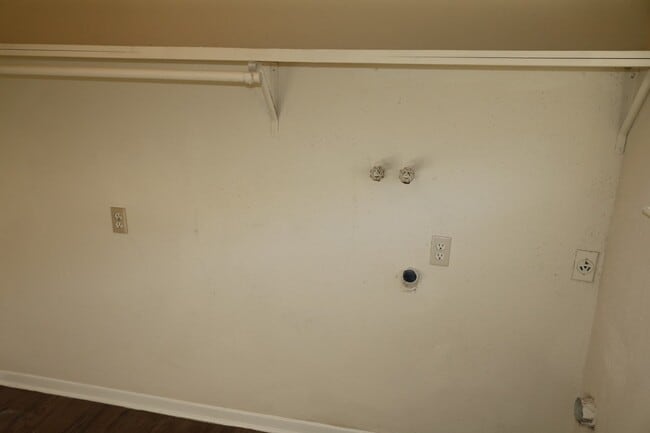 Building Photo - 22519 Deville Dr