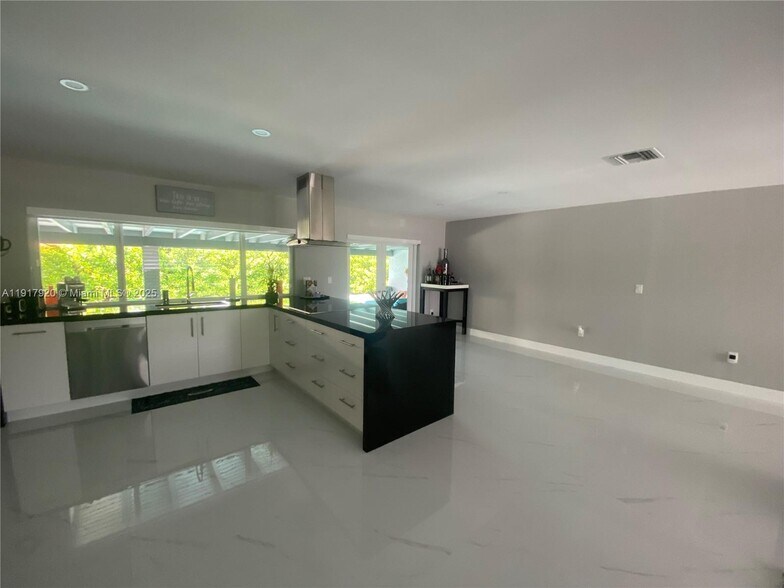 Building Photo - 7010 SW 144th Pl