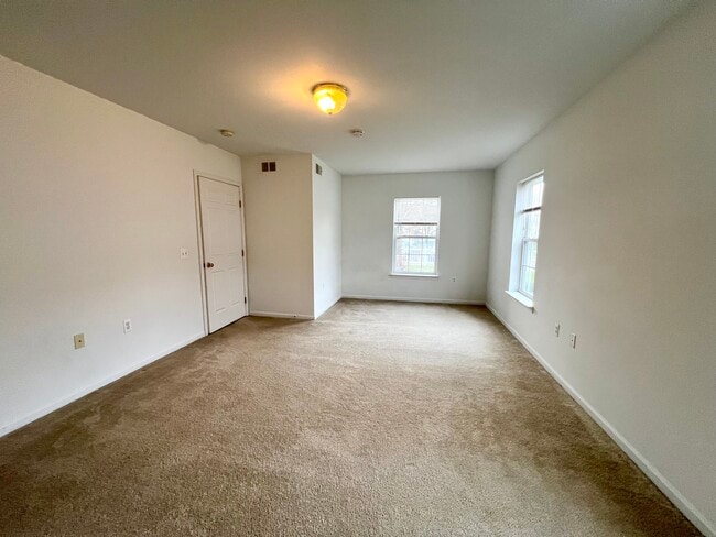 Building Photo - 2664 S Knightsbridge Cir