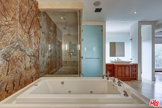 Building Photo - 209 S Anita Ave