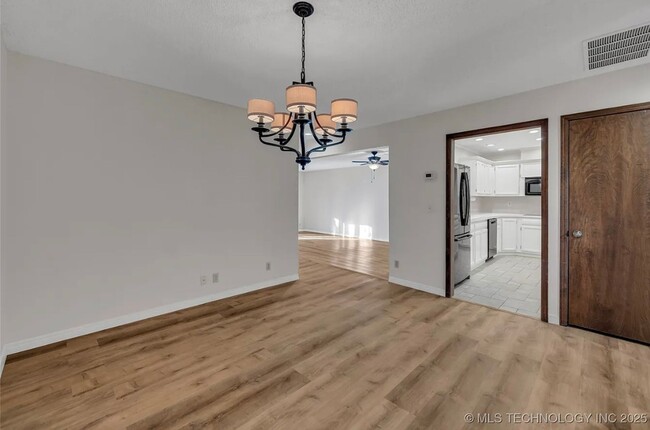 Building Photo - Gorgeous Condo in The Gated Community of T...