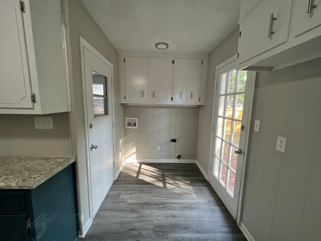 Building Photo - Brick Ranch in Columbia County