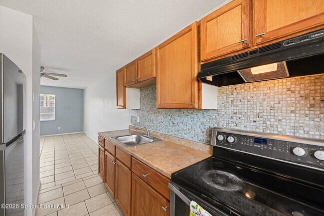 Building Photo - 1734 Avocado Ave