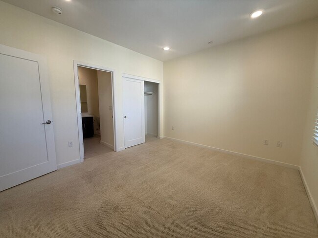 Building Photo - Beautiful North San Jose 4 Bedroom in Desirable Orchard Park Community!