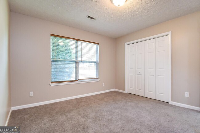 Building Photo - 8043 Trinity Park Dr