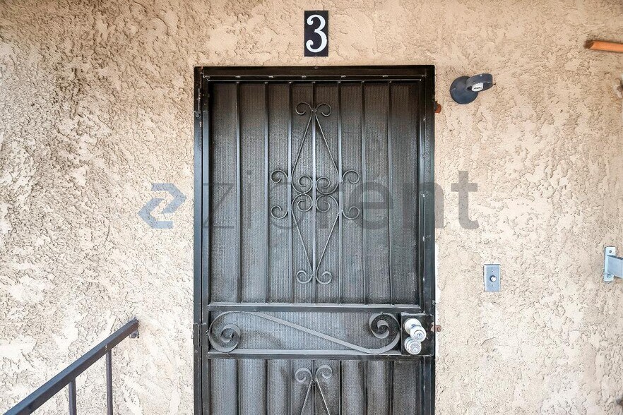 Building Photo - Unit 3