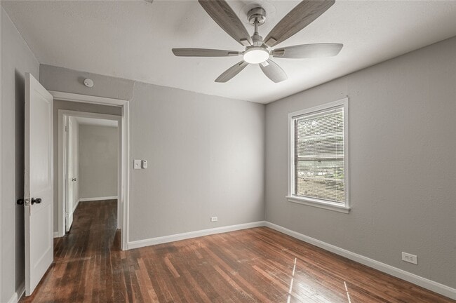 Building Photo - 1528 Ave P