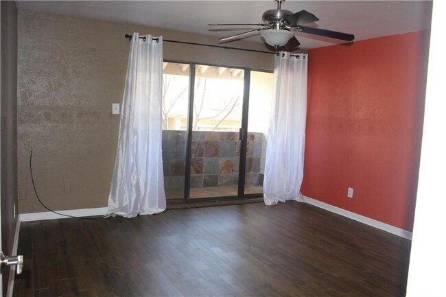 Building Photo - 25 Oakbrook Dr