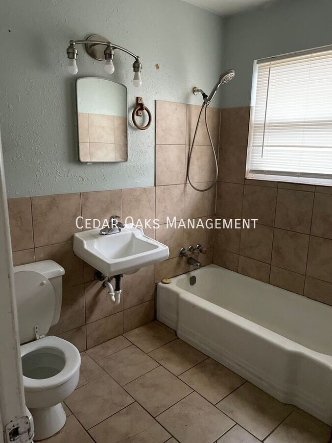 Building Photo - 314 S Neal-