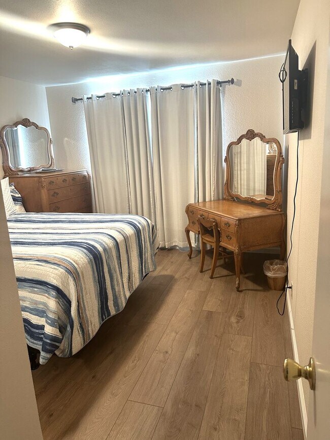 Building Photo - 2525 Solano Rd