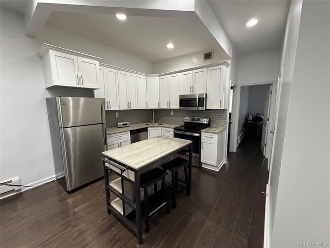 Building Photo - 509 E 183rd St