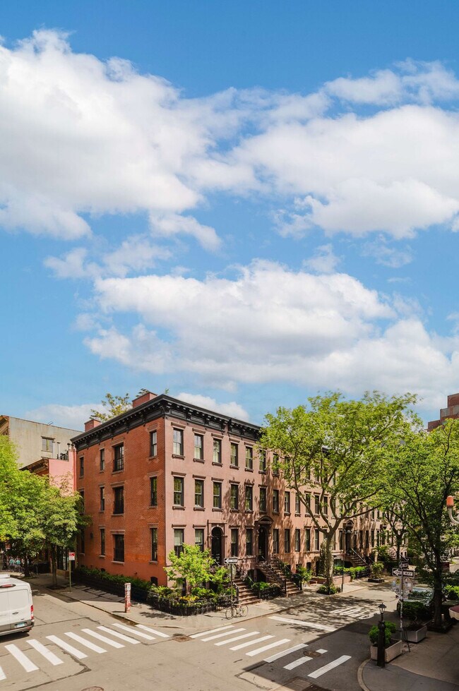 Building Photo - 364 6th Ave