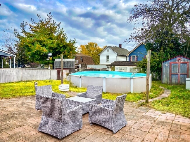 Building Photo - 341 David St