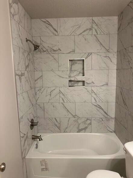 Building Photo - 2132 NE 19th St