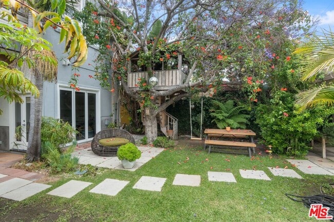 Building Photo - 678 Broadway St