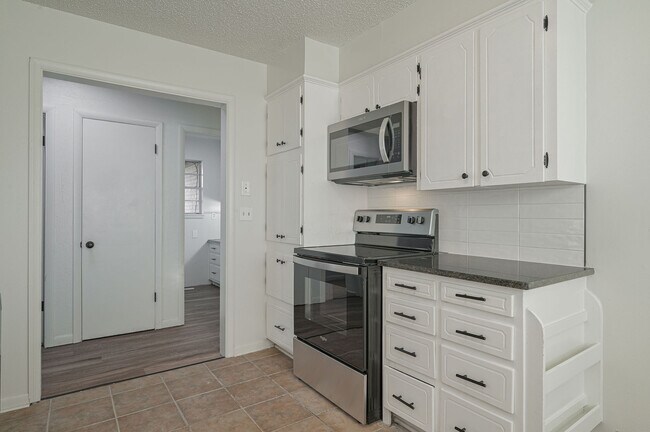 Building Photo - 4800 Spencer Rd