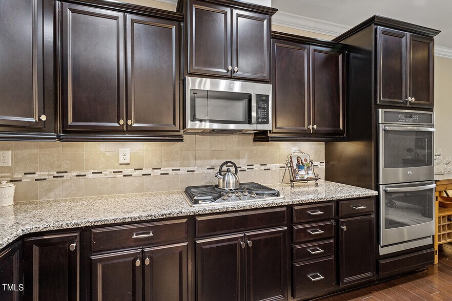 Building Photo - 550 Balsam Fir Dr