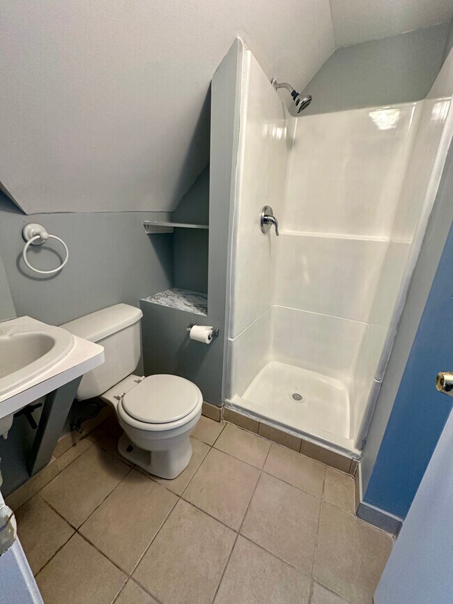 Building Photo - 1501 W Highland Ave