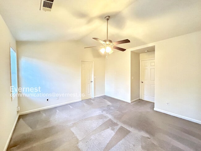 Building Photo - 3750 Greenbrook Dr
