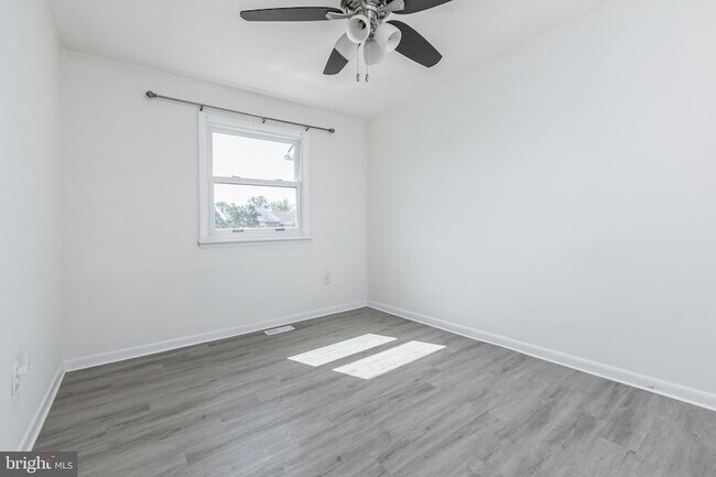 Building Photo - 1445 Boxwood Dr