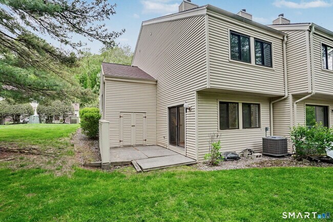 Building Photo - 49 Deer Run