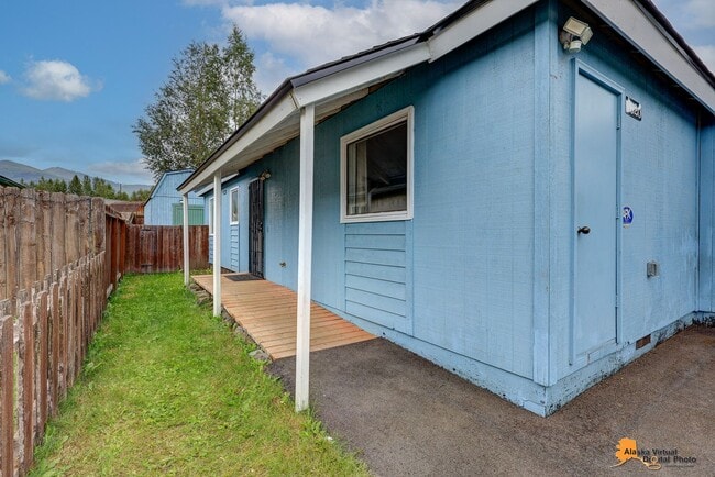 Building Photo - East Anchorage Home with In Unit Laundry a...