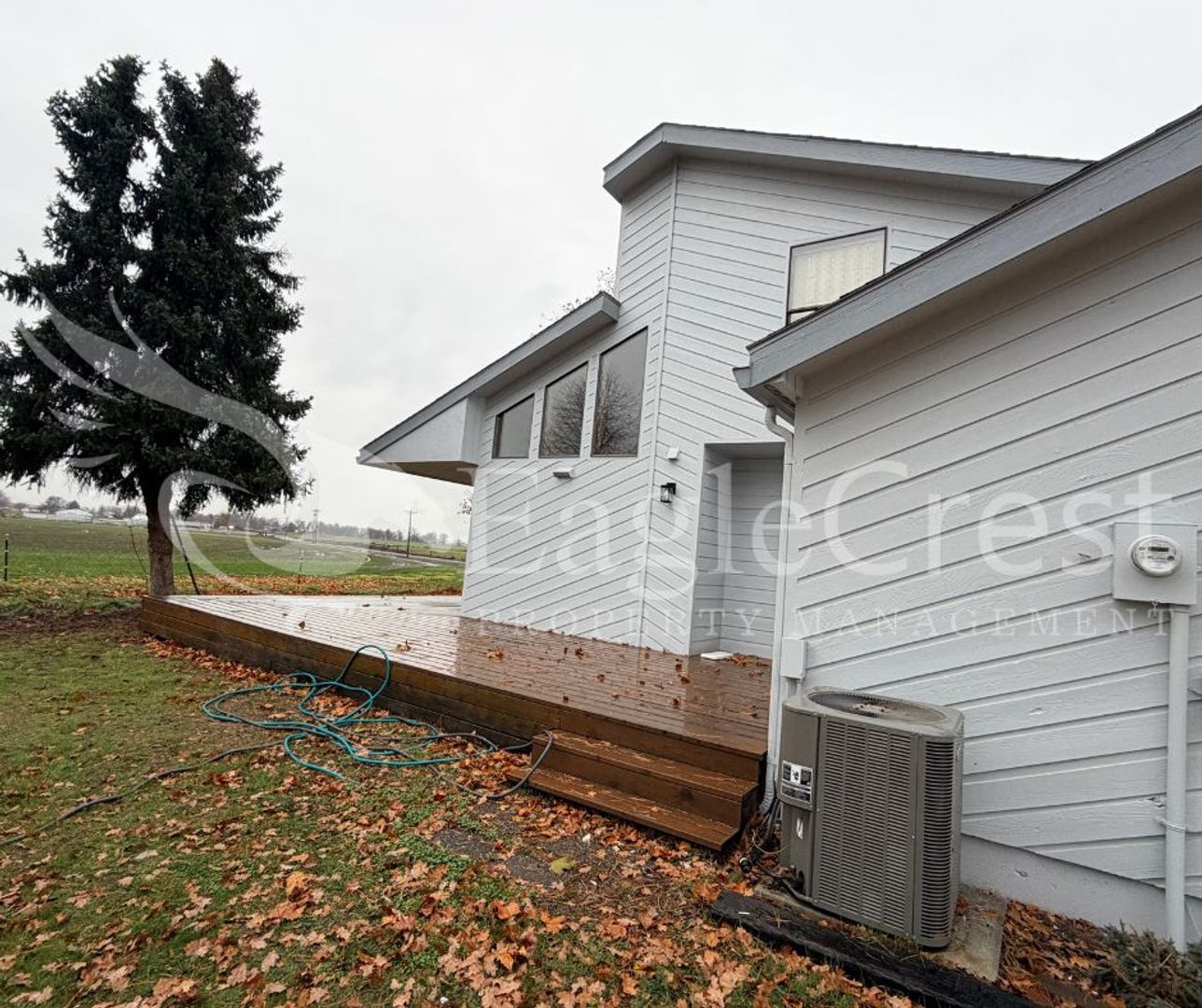 Building Photo - Renovated 3 Bedroom 2.5 Bath Country Home with Mountain Views & Wrap Around Porch!!