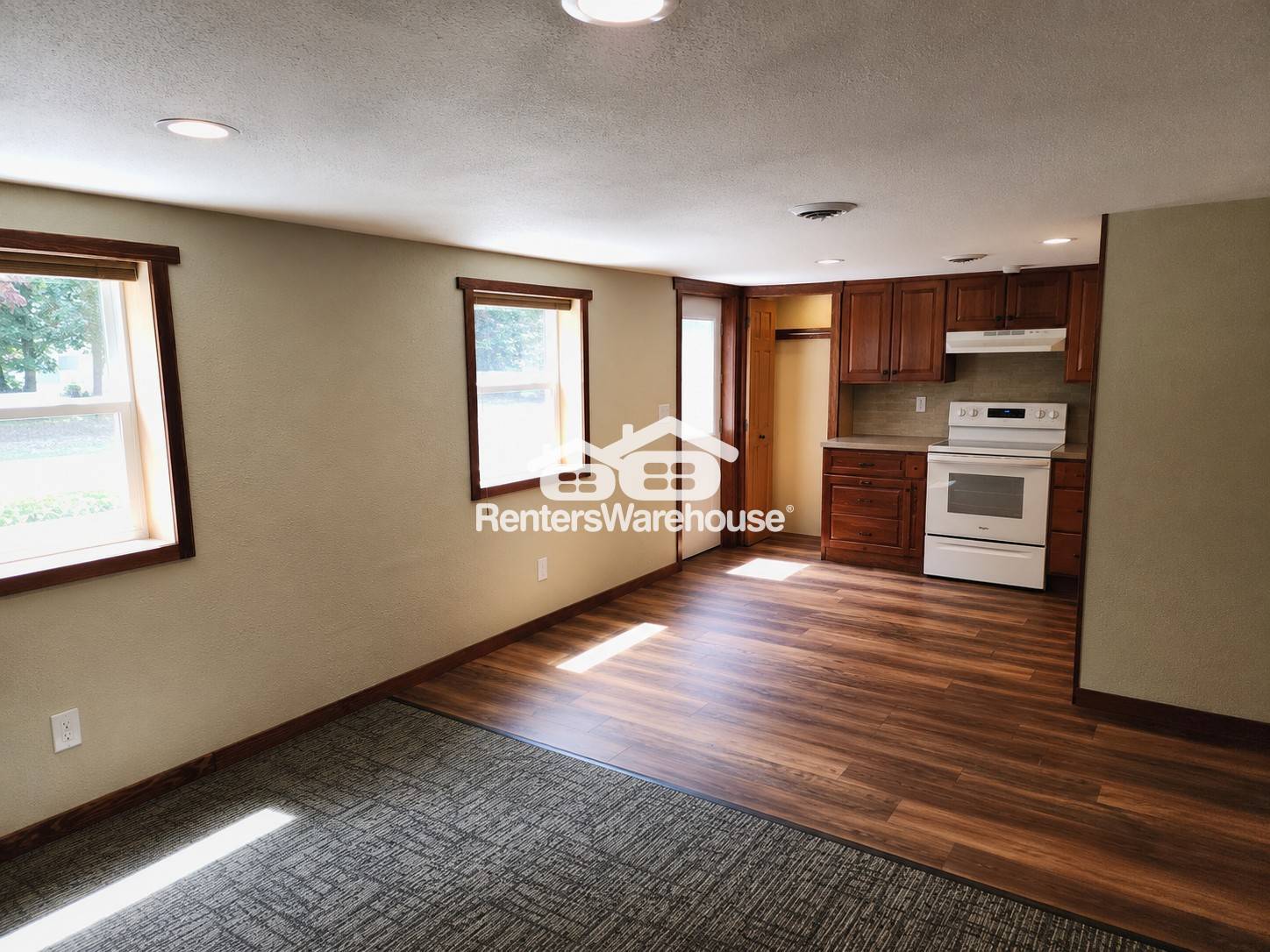 Building Photo - 208 4th St