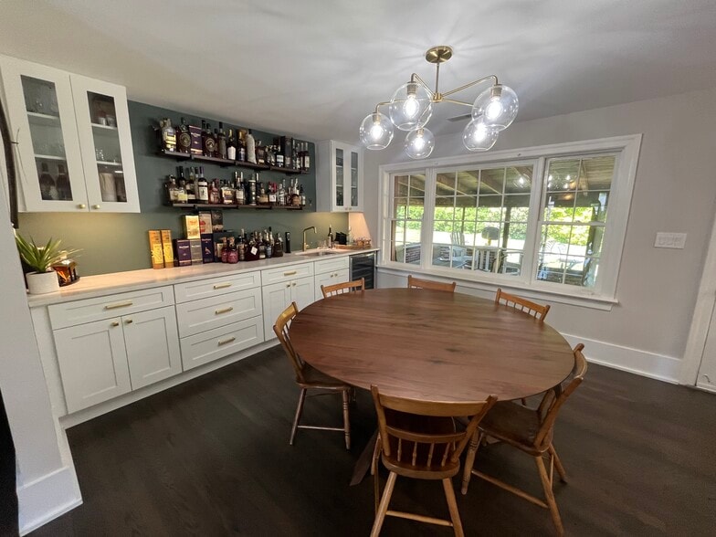 Building Photo - 231 Colonial Ave