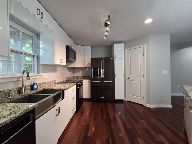 Building Photo - 2616 Boland Dr NE
